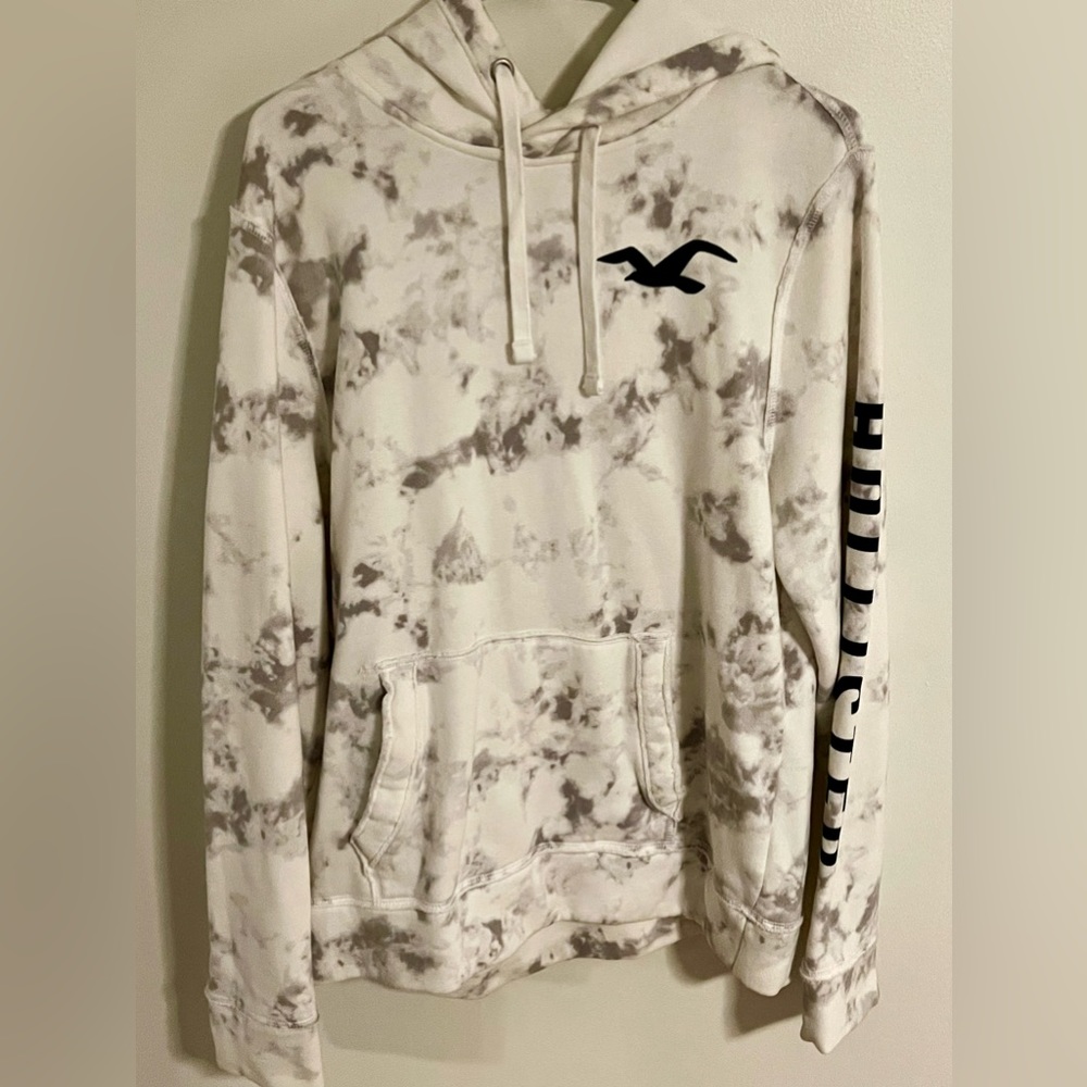 Hollister sweatshirt. Never worn.